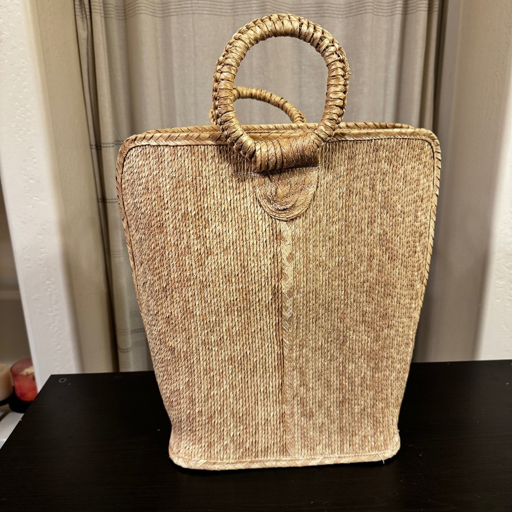 🌾 Woven Straw Tote Bag with Circular Handles